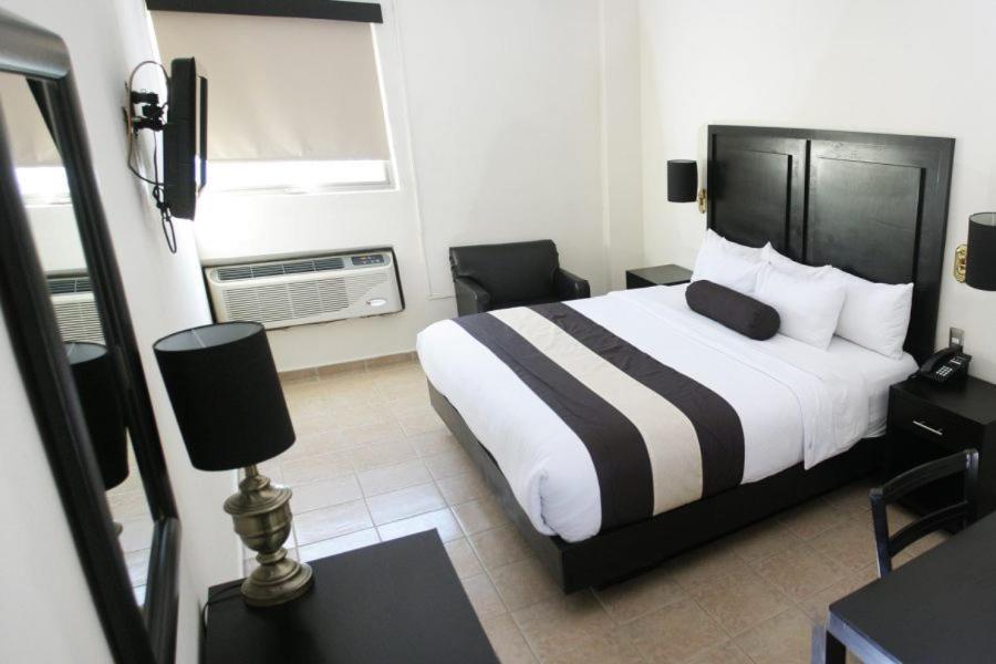 Hotel El Camino Inn & Suites Reynosa Exterior foto