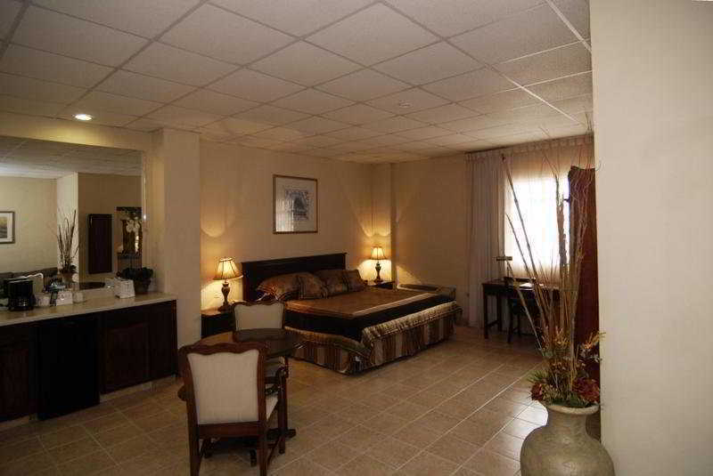 Hotel El Camino Inn & Suites Reynosa Exterior foto