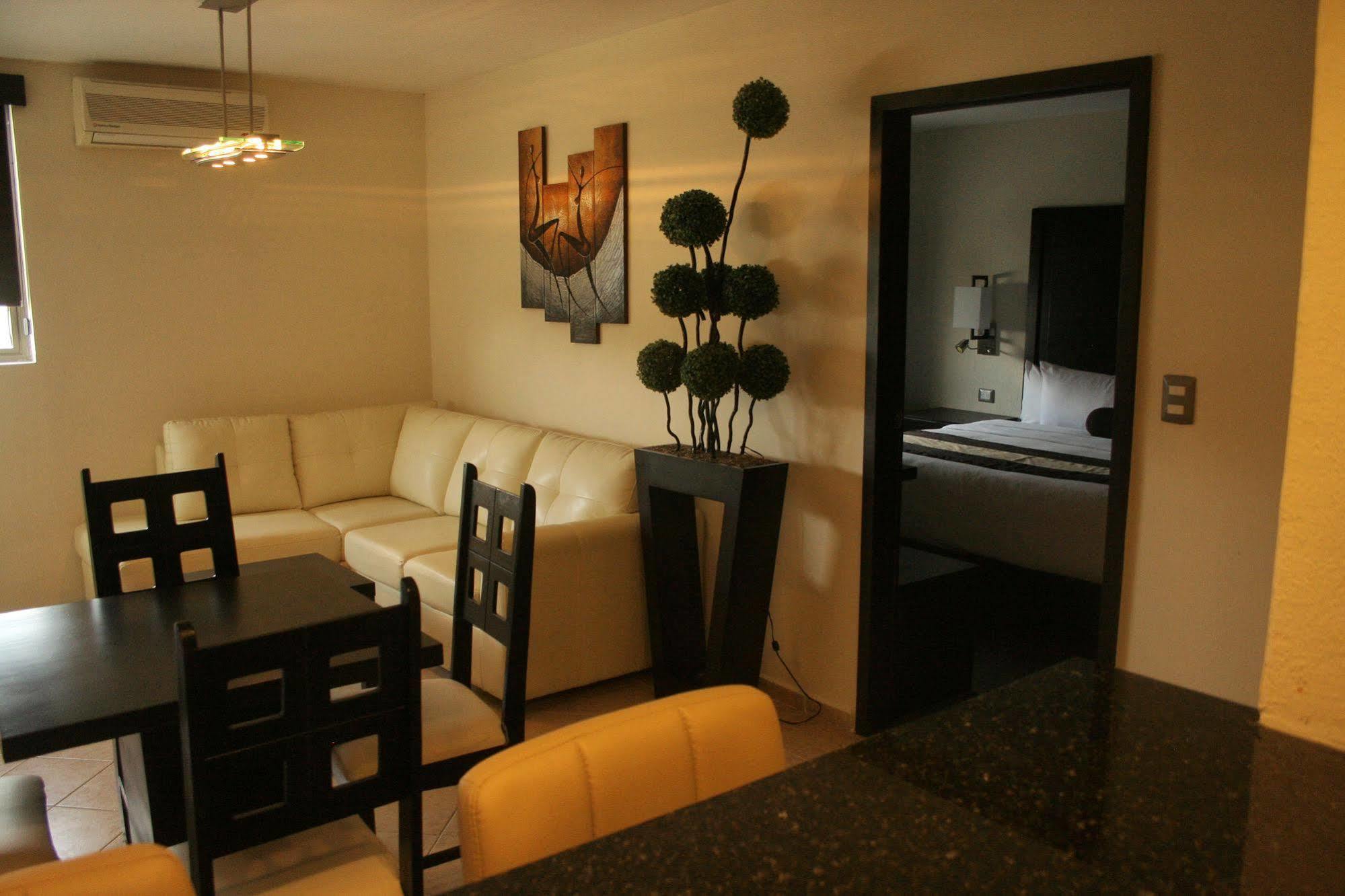 Hotel El Camino Inn & Suites Reynosa Exterior foto