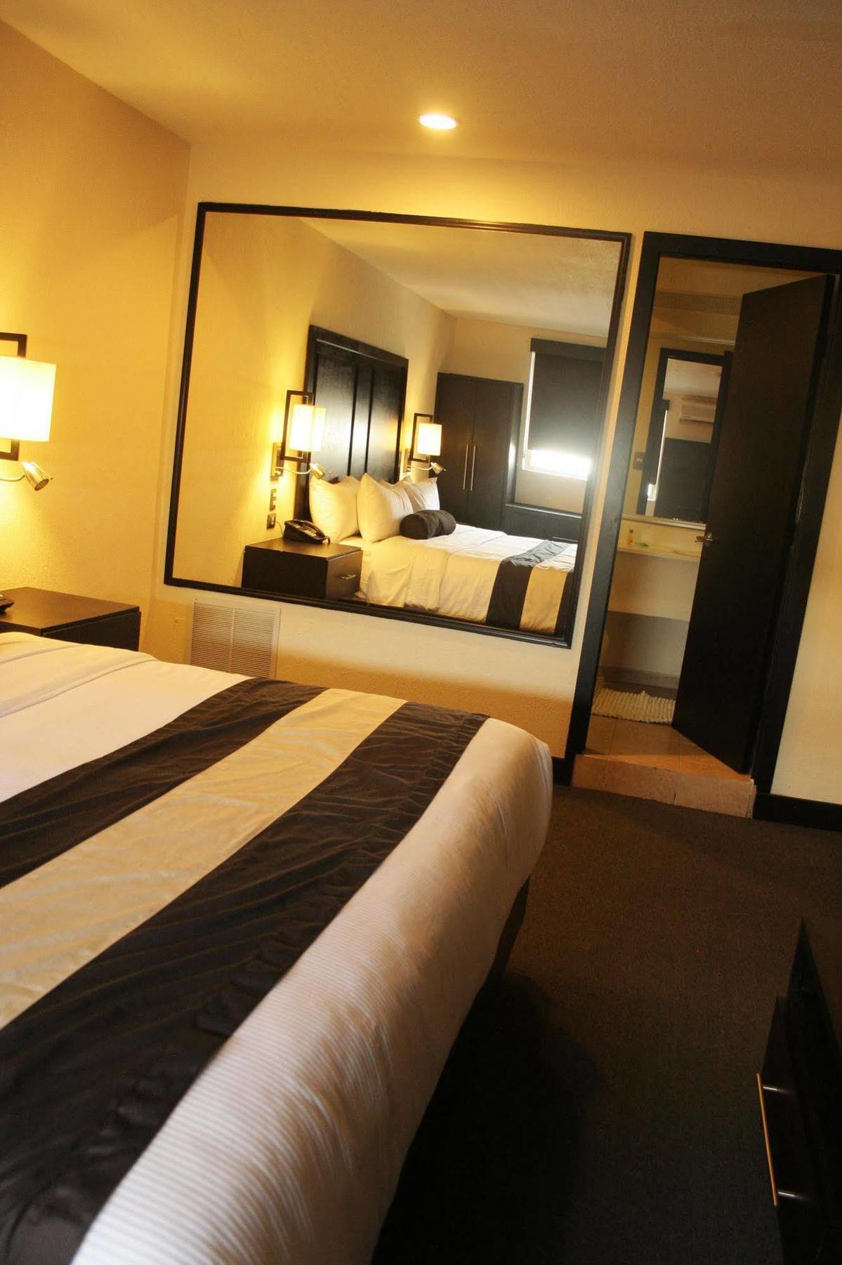 Hotel El Camino Inn & Suites Reynosa Exterior foto